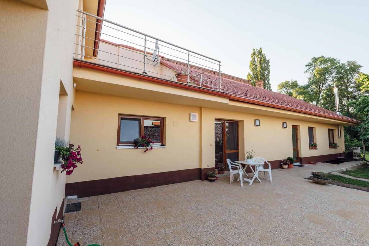 Apartman Pod Borovici Kovalovice エクステリア 写真